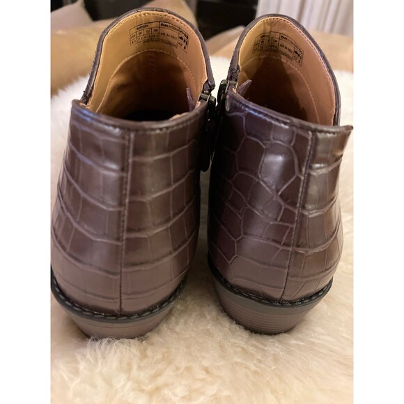 Vionic Women’s Marisa Suede embossed booties size 9.5 NWOT - Picture 3 of 8